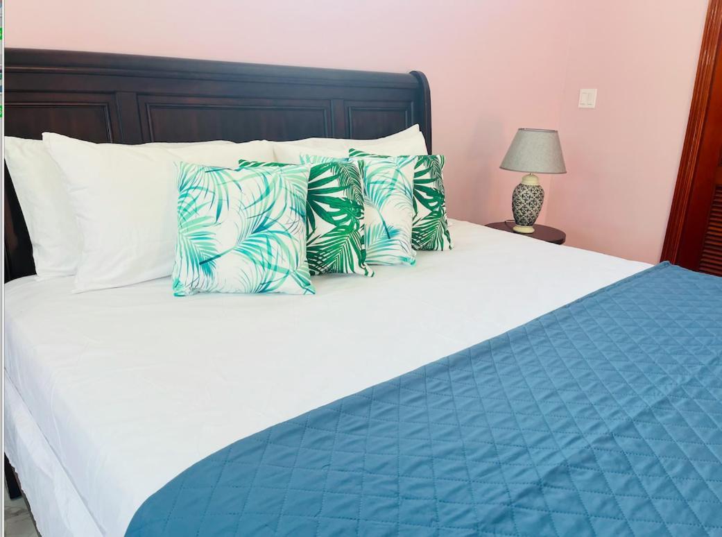 Luxury Apartments And Rooms,The Lagoons Montego Bay Eksteriør bilde
